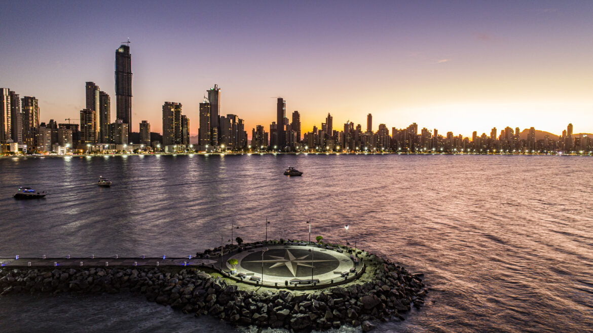 Balneário de Camboriú se consolida como polo de mega edifícios