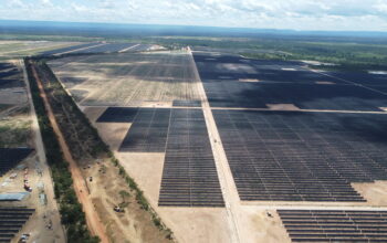 arque Solar UFV Arinos, projeto entregue pelo Grupo Cosampa em Minas Gerais, com foco em sustentabilidade e inovação no setor de energias renováveis.