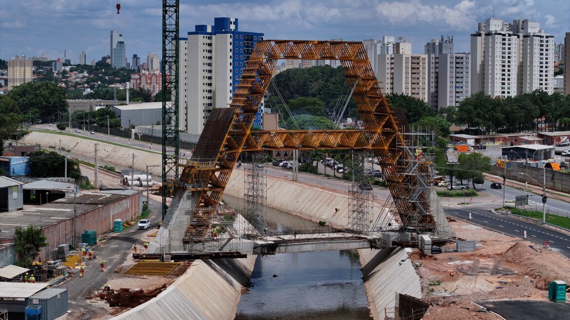 Ponte Estaiada em Jundiaí-SP emprega sistema que se adapta a qualquer geometria