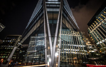 Técnicos da Temon Serviços realizando manutenção em edifício classe A na Avenida Faria Lima, com destaque para uso de tecnologia de escaneamento 3D
