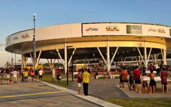 Vista aérea do Parque da Cidade em Belém com áreas verdes e sistema de wetlands