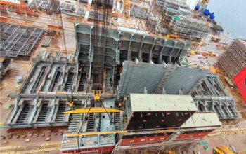 Plataforma FPSO P-78 da Petrobras navegando rumo ao Brasil após comissionamento em Singapura