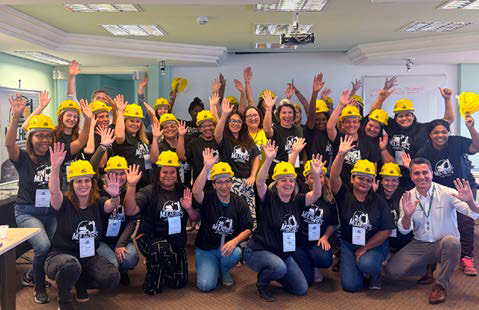 Projeto de formação de operadoras de máquinas pesadas abre novos caminhos