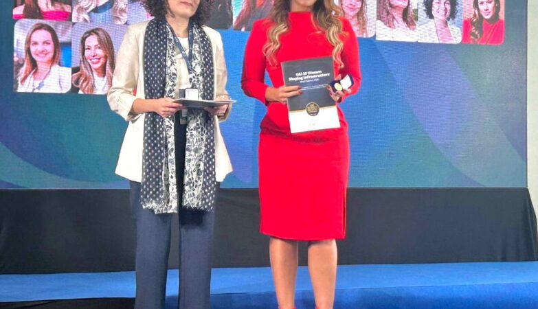 Joyce Andrews e Carolina Hernandez, diretoras executivas da VLI, em evento de reconhecimento da infraestrutura.