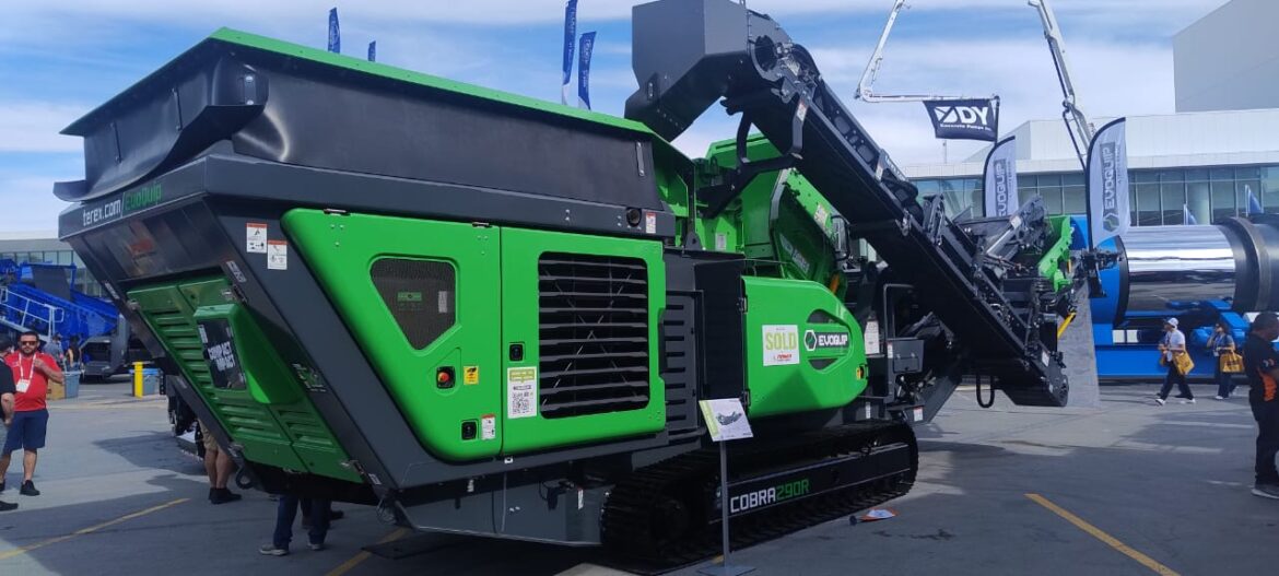 EvoQuip apresenta britador Cobra 290R na Conexpo 2026