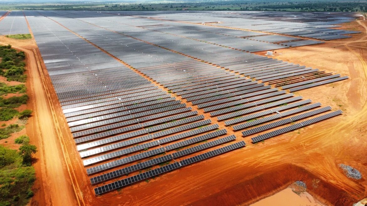 Maior complexo solar do hemisfério sul tem ampliação concluída