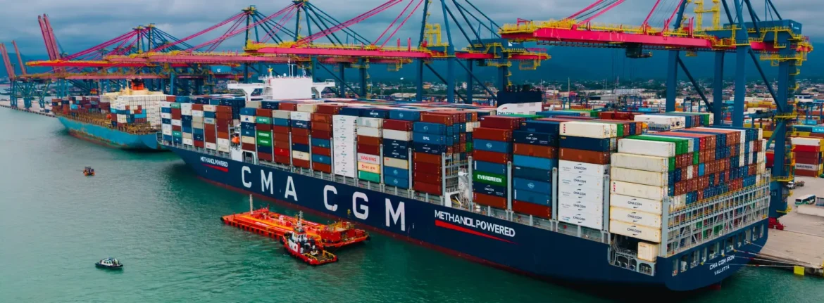Porto de Santos realiza primeiro abastecimento com etanol de navio porta-contêineres transoceânico