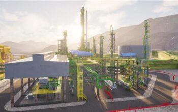 Renderização 3D de uma moderna planta de biorrefino, detalhando as estruturas complexas de processamento e a infraestrutura industrial. A imagem exibe uma vista panorâmica em ângulo superior sob luz solar quente, mostrando colunas de fracionamento imponentes, tanques de armazenamento e uma rede densa de tubulações amarelas e verdes conectando diferentes seções. Um grande hangar cinza cobre uma área de processamento à esquerda, enquanto a área de produção ao ar livre domina o centro. O local do projeto de biorrefino está aninhado em um vale, com montanhas robustas e vegetação ao fundo sob um céu ensolarado. A imagem realça a complexidade tecnológica e a escala desta instalação sustentável, que é o foco central do artigo.