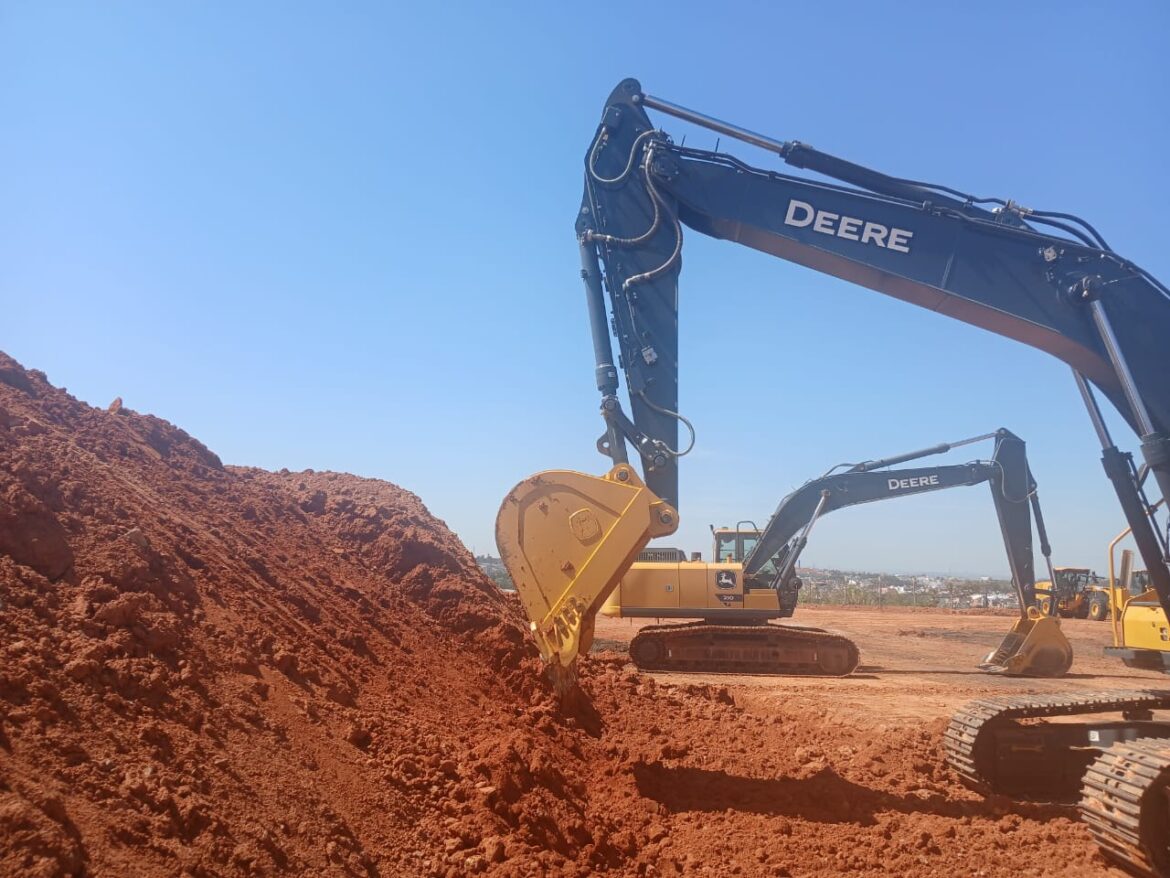 John Deere lança nova geração de escavadeiras com tecnologias para enfrentar a escassez de operadores