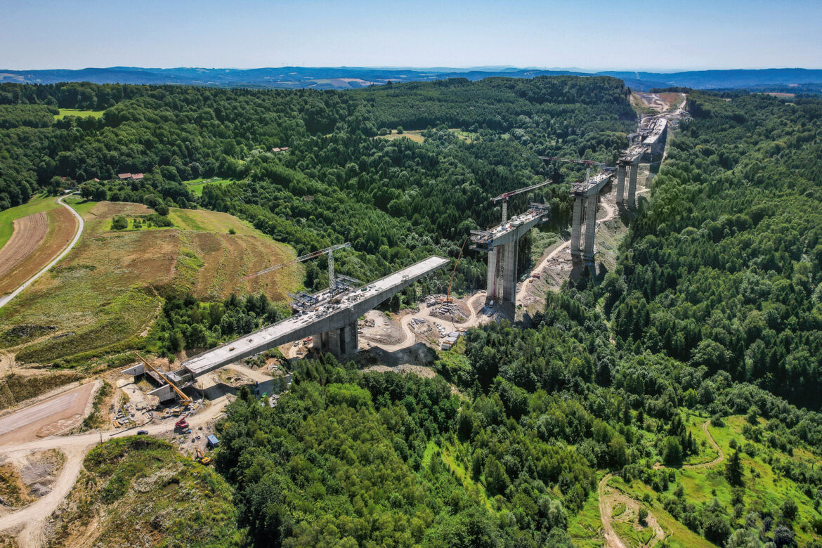 Viaduto de 66 metros avança em trecho da rodovia S19 na Polônia